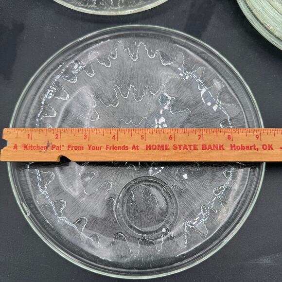 Set of 4 Vintage Indiana Glass Snack Luncheon Plates in Starburst Pattern - Picture 4 of 6